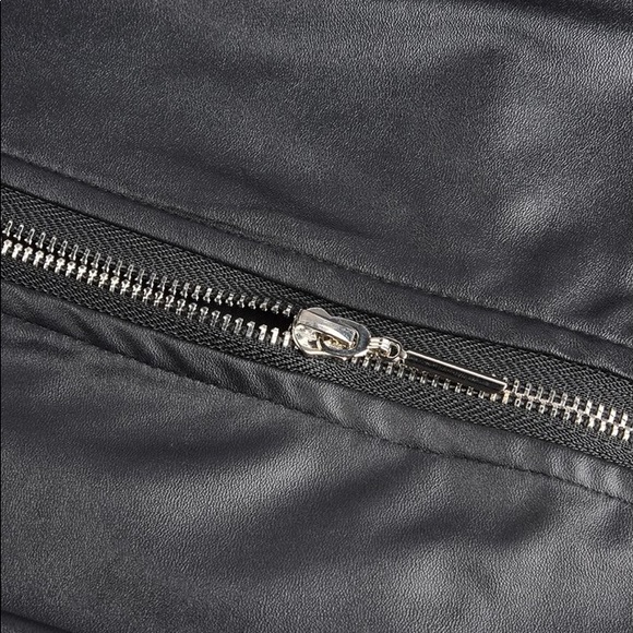 ❤️med faux leather jacket with classy puff shoulder(used) in mint condition - Picture 4 of 4